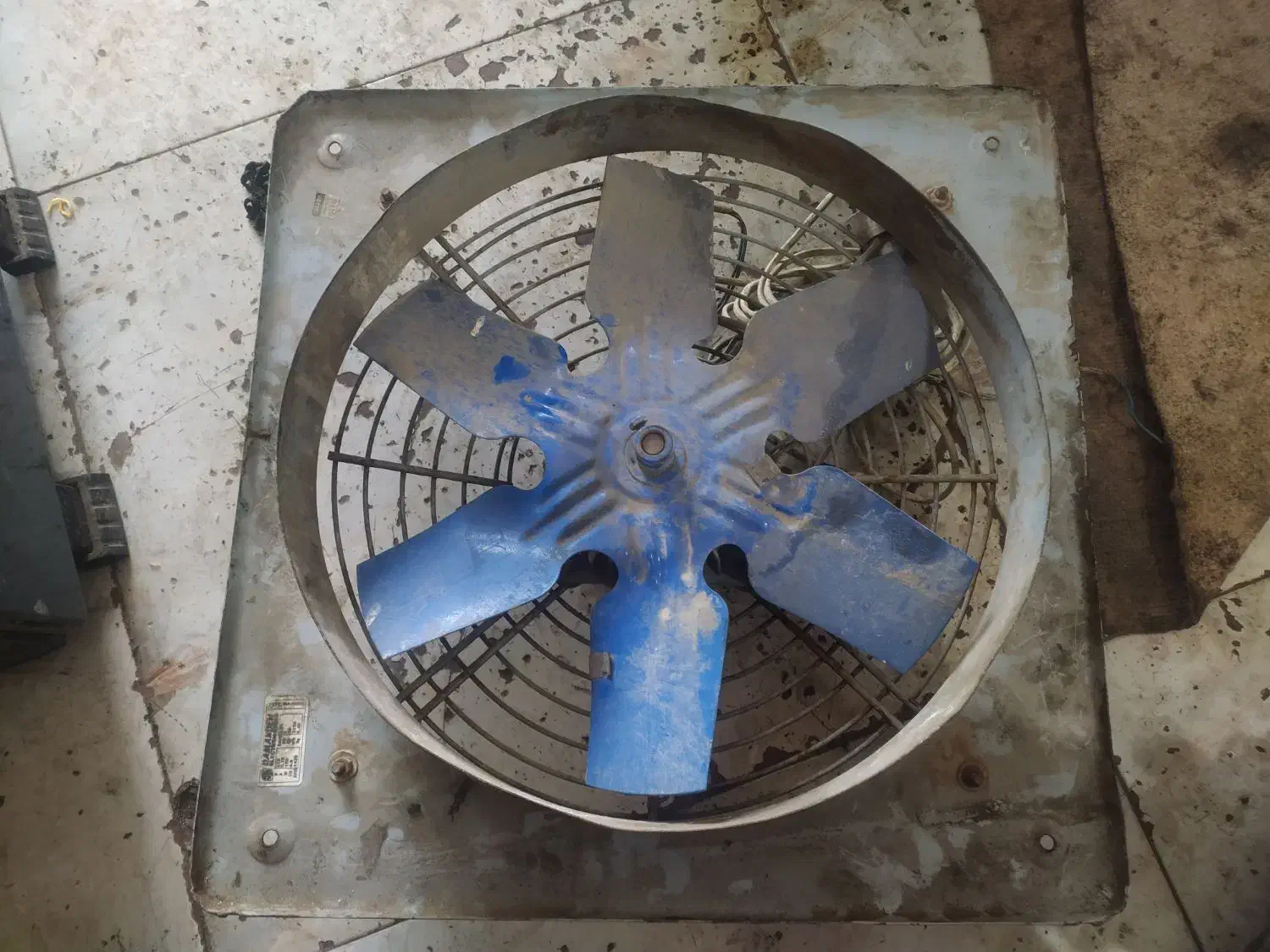 فن هواکش|پنکه و تصفیه‌کنندهٔ هوا|گلبهار, نوبهار|دیوار