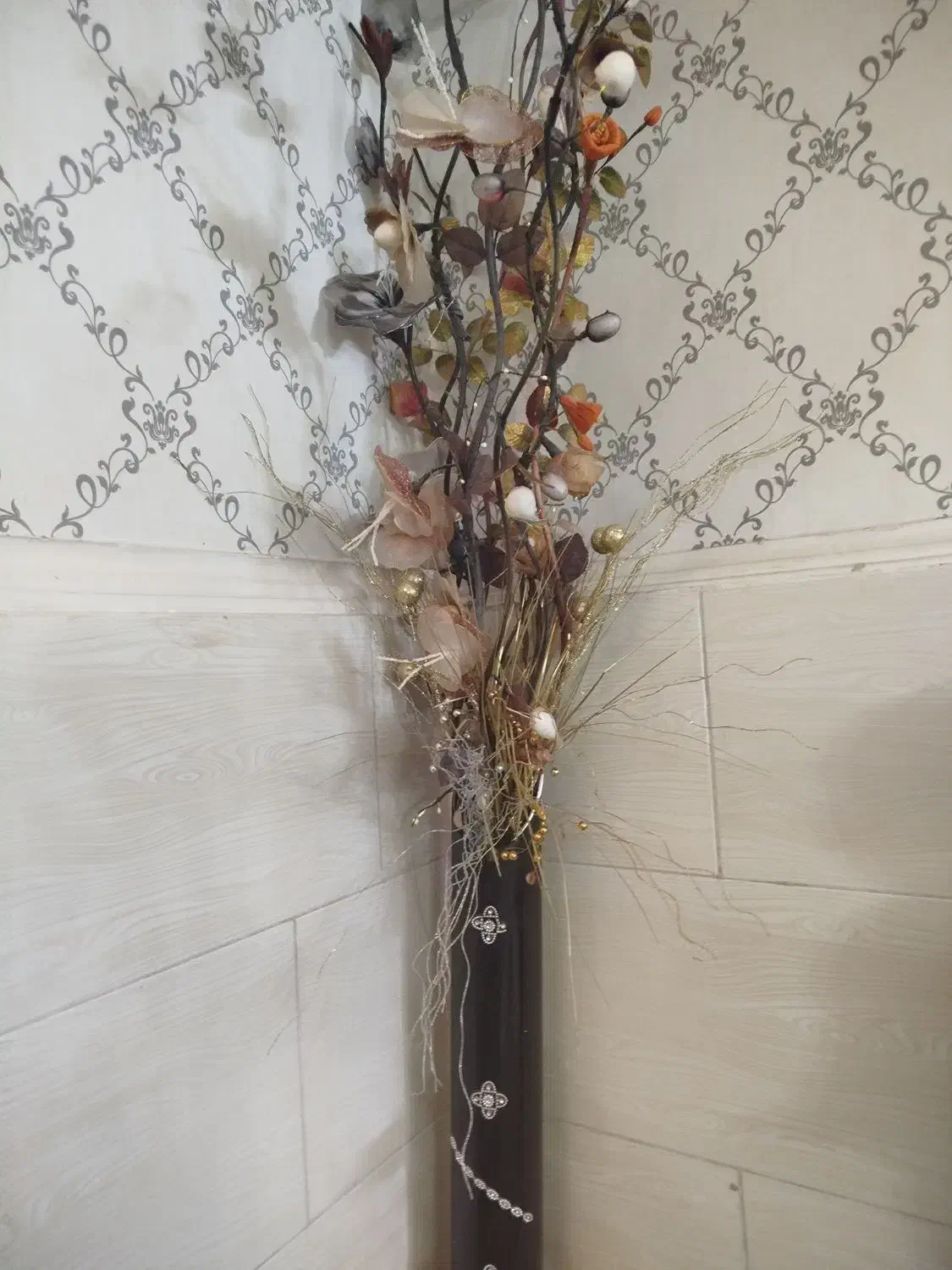 گلدان با گل هاش|گل مصنوعی|اقبالیه, |دیوار