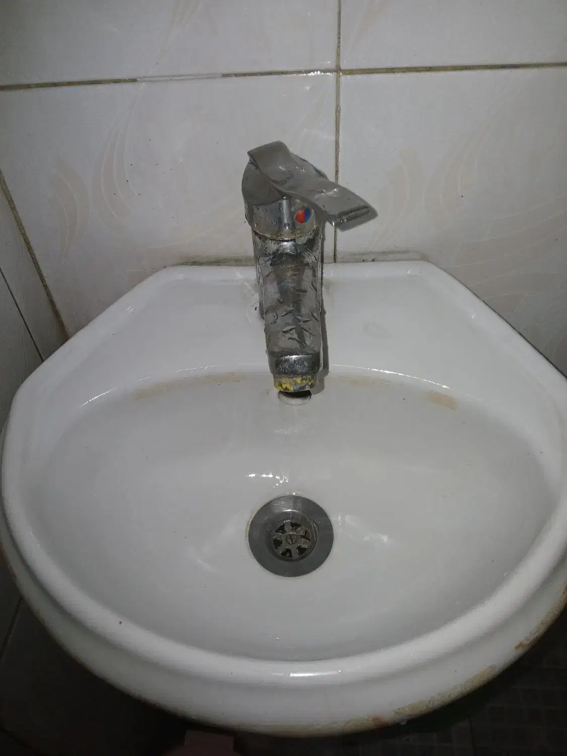 روشویی و آینه|لوازم سرویس بهداشتی|اسلام‌شهر, شهرک قائمیه|دیوار