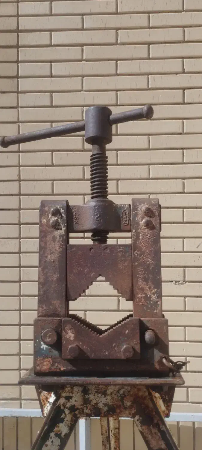 گیره لوله ۲ اینچ صحرایی|ابزارآلات|شیراز, سفیرشمالی|دیوار