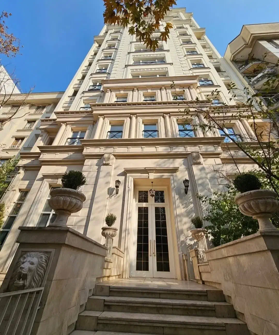 ۳۰۰متر * ۴ خواب * فول فرنیش * تک واحدی *اعیان نشین