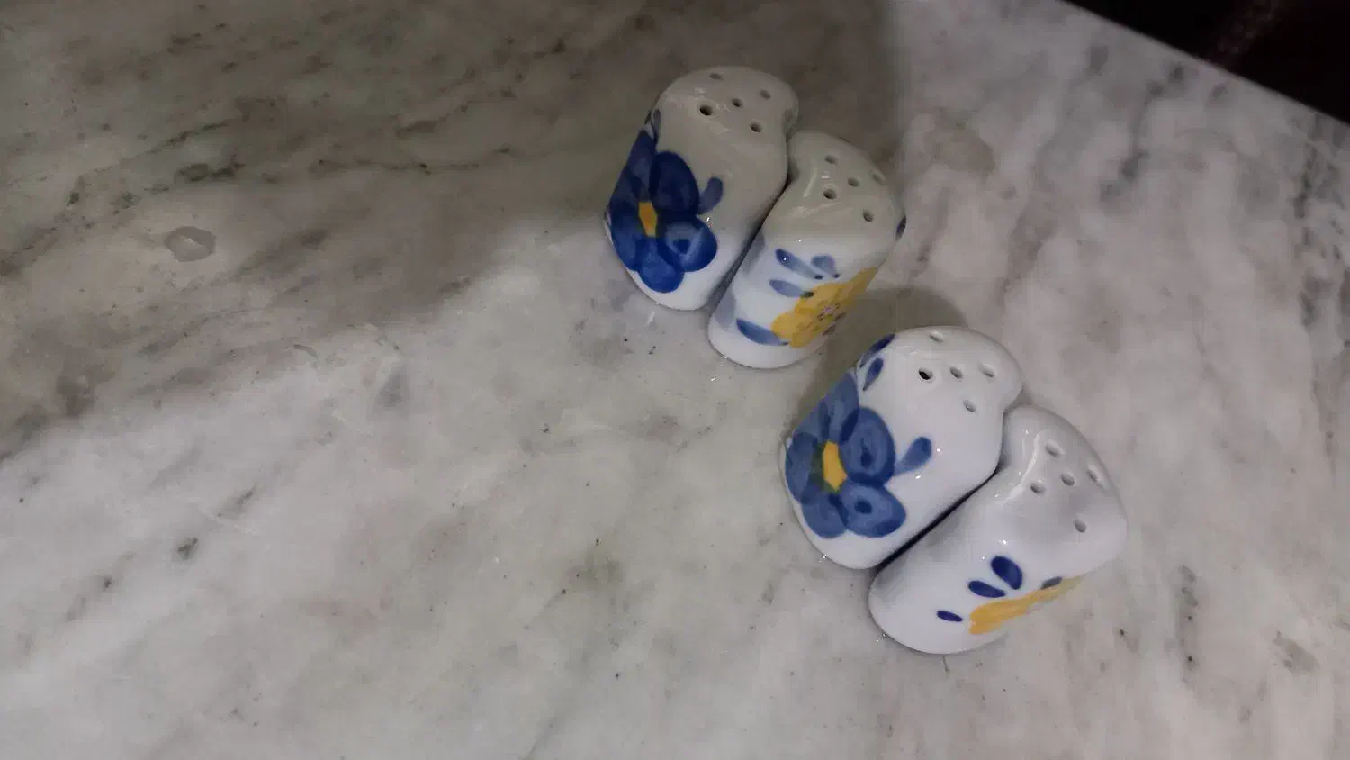 نمکدان گل پنبه ای قدیمی  دوجفت قلبی بسیارزیبا ونو|کلکسیون اشیاء عتیقه|لاهیجان, انقلاب|دیوار