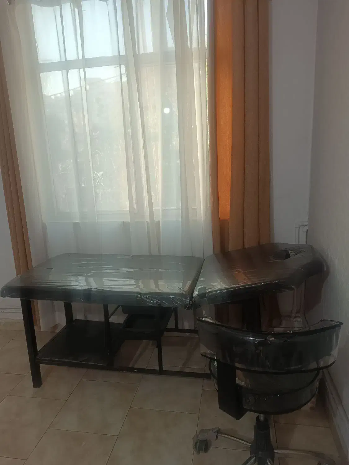 اجاره میز ناخن وتخت مژه وصندلی تتو|آرایشگاه و سالنهای زیبایی|رودهن, |دیوار