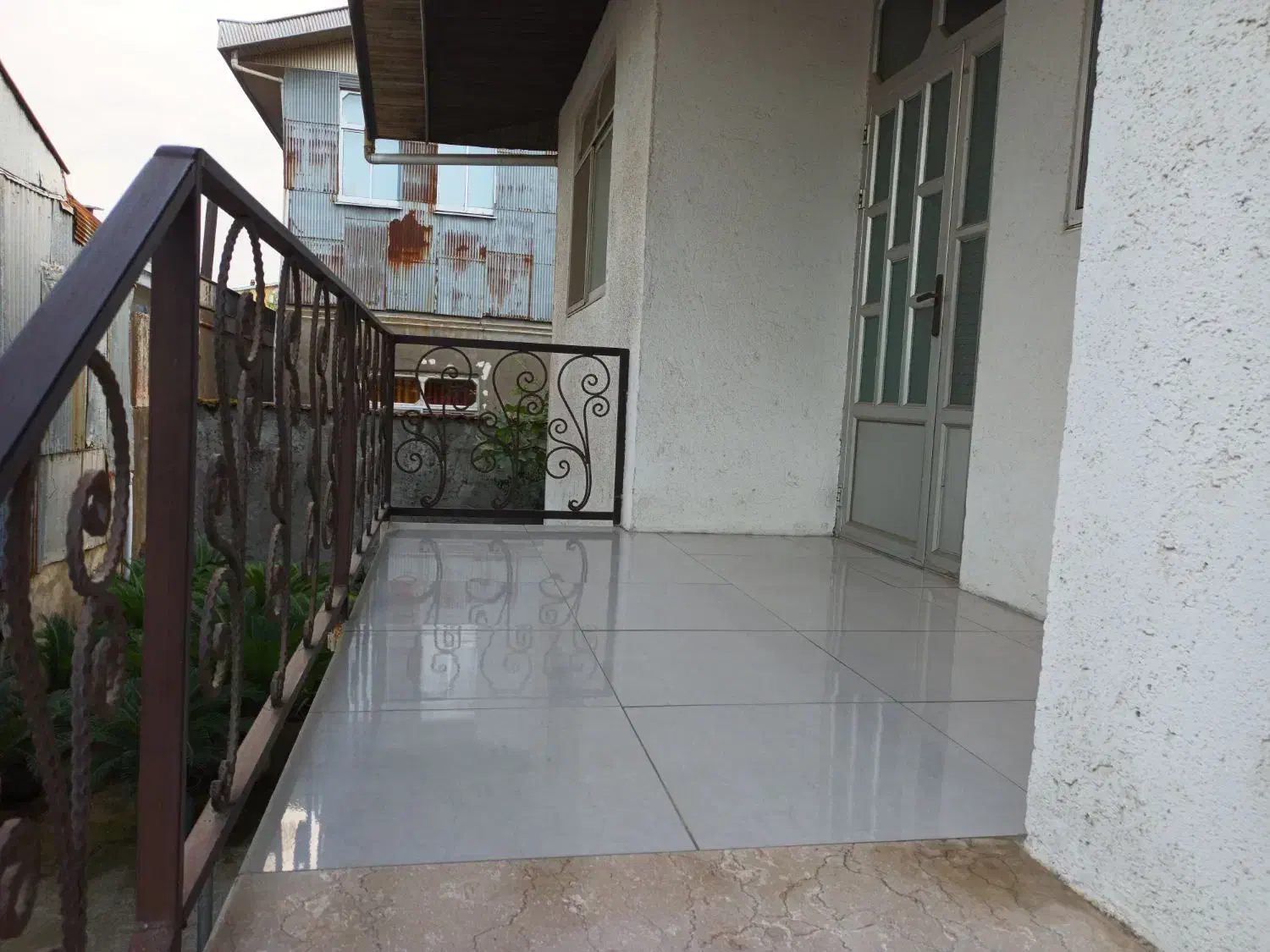 ویلای دربست خیلی تمیزدارای حیاط وپارکینگ|اجارهٔ کوتاه‌مدت ویلا و باغ|بندر انزلی, معلم|دیوار