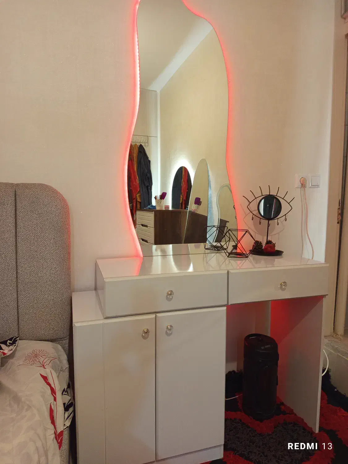 میز آرایش|تخت و سرویس خواب|قم, زنبیل آباد|دیوار