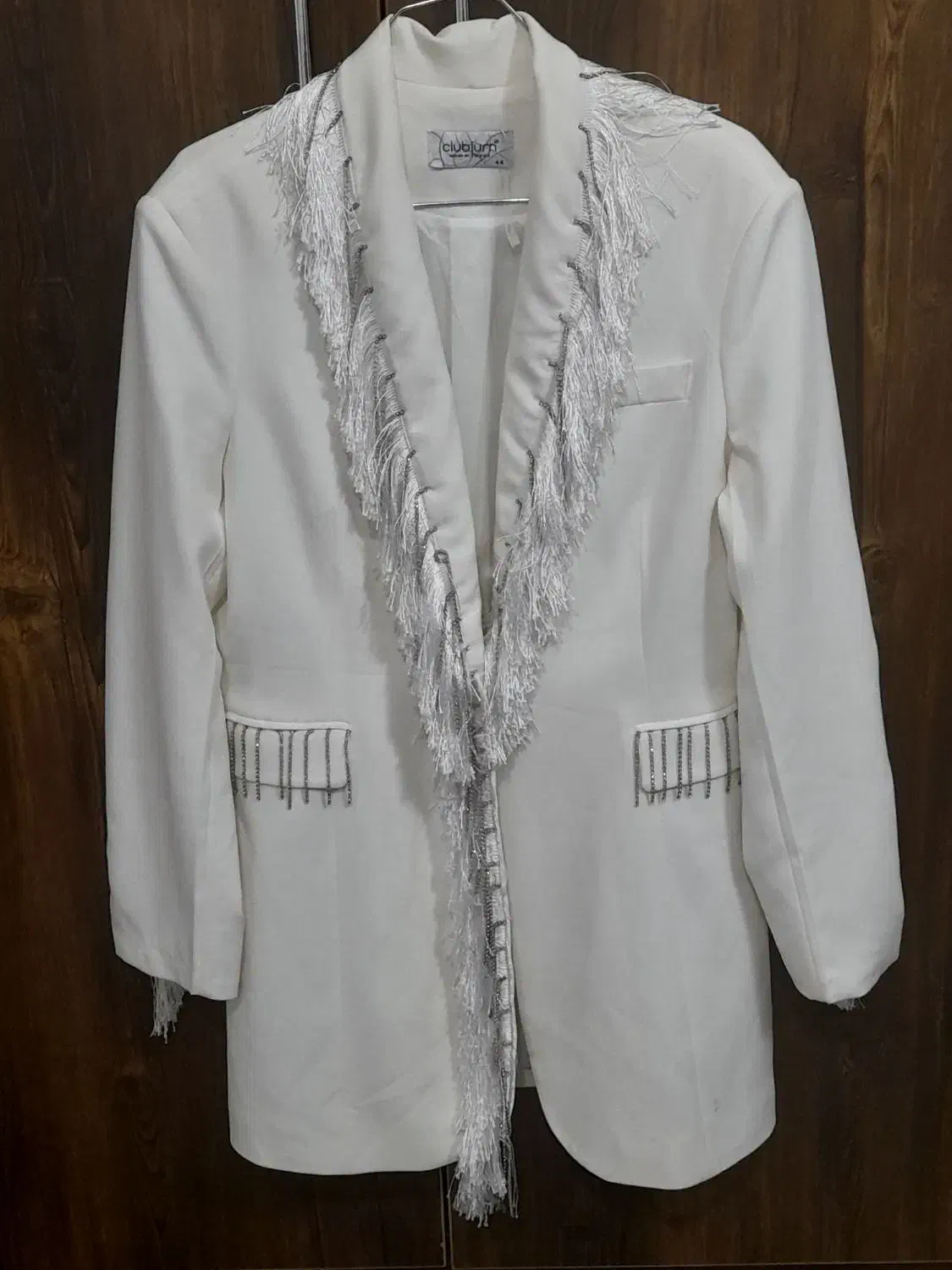 کت مجلسی سفید|لباس|کنگاور, |دیوار