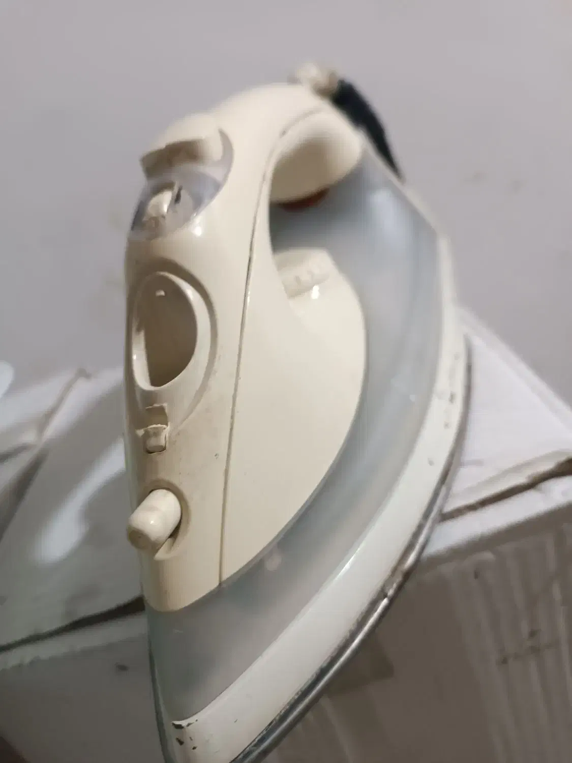 اتو قدیمی..|اتو و لوازم اتو|دورود, |دیوار