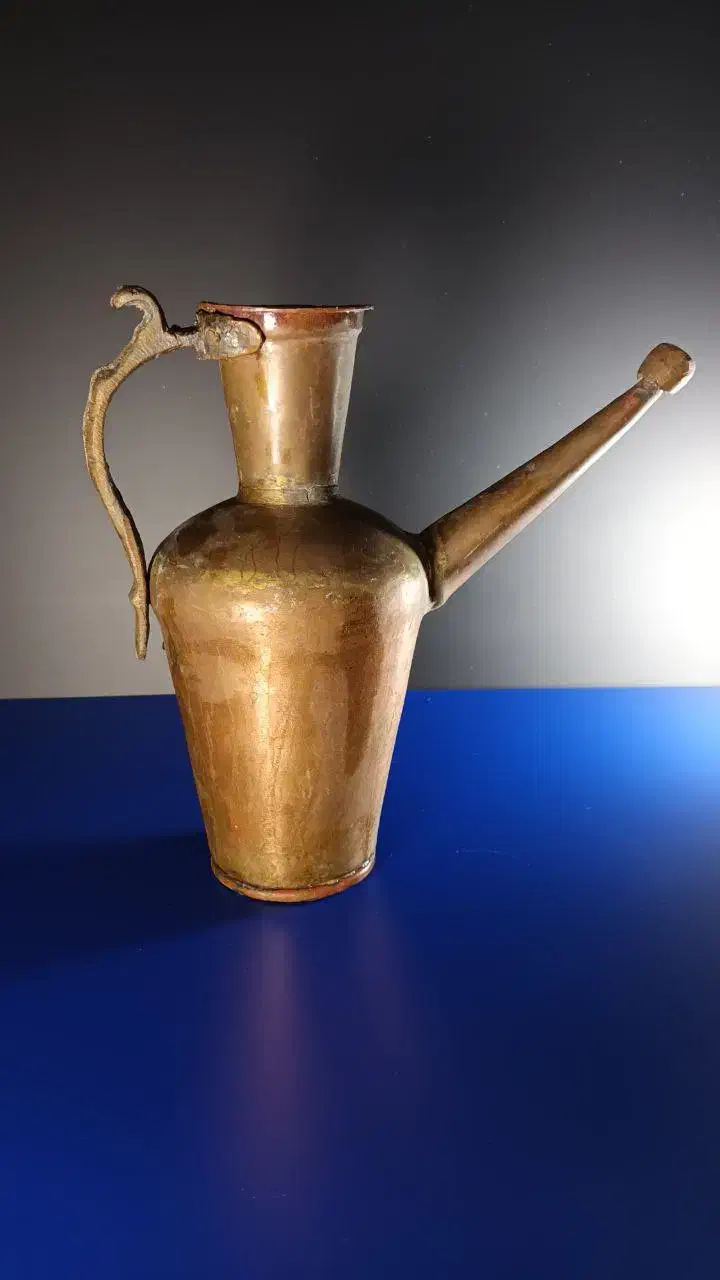 آفتابه مسی قدیمی|کلکسیون اشیاء عتیقه|مشهد, ایثار|دیوار