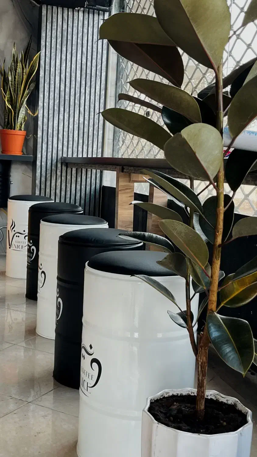 شلف، میز و صندلی بشکهای سفارشی با کیفیت عالی|کافیشاپ و رستوران|کرج, جهانشهر|دیوار