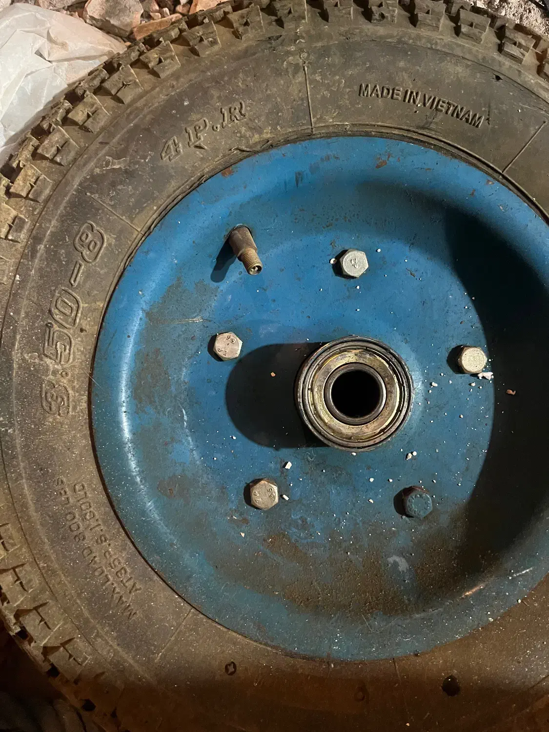 چرخ فرغون|ابزارآلات|تهران, بوستان سرخه حصار|دیوار