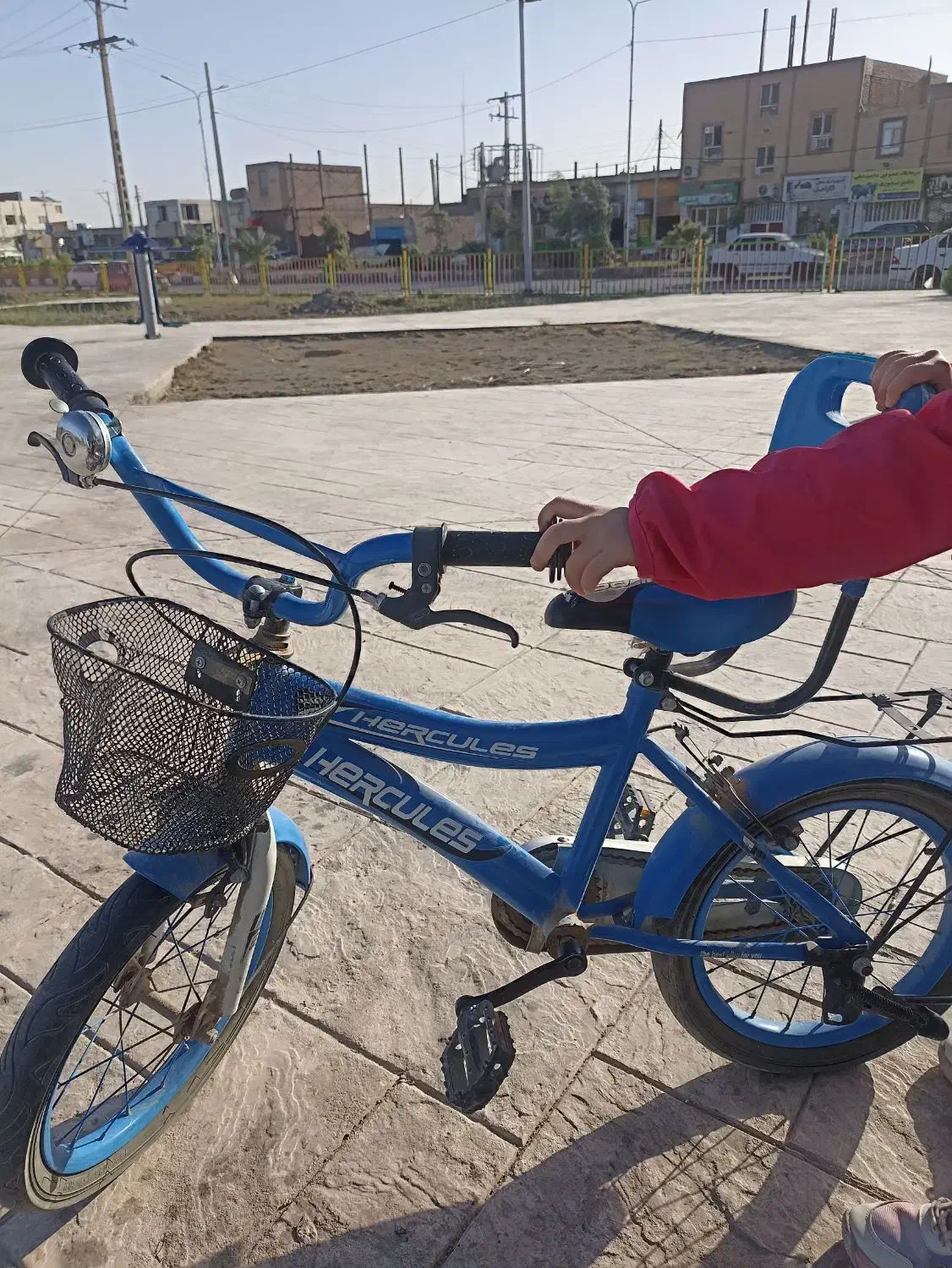 دوچرخه ۱۶ مارک hercules  بسیار زیبا و مقاوم|دوچرخه، اسکیت، اسکوتر|زابل, |دیوار