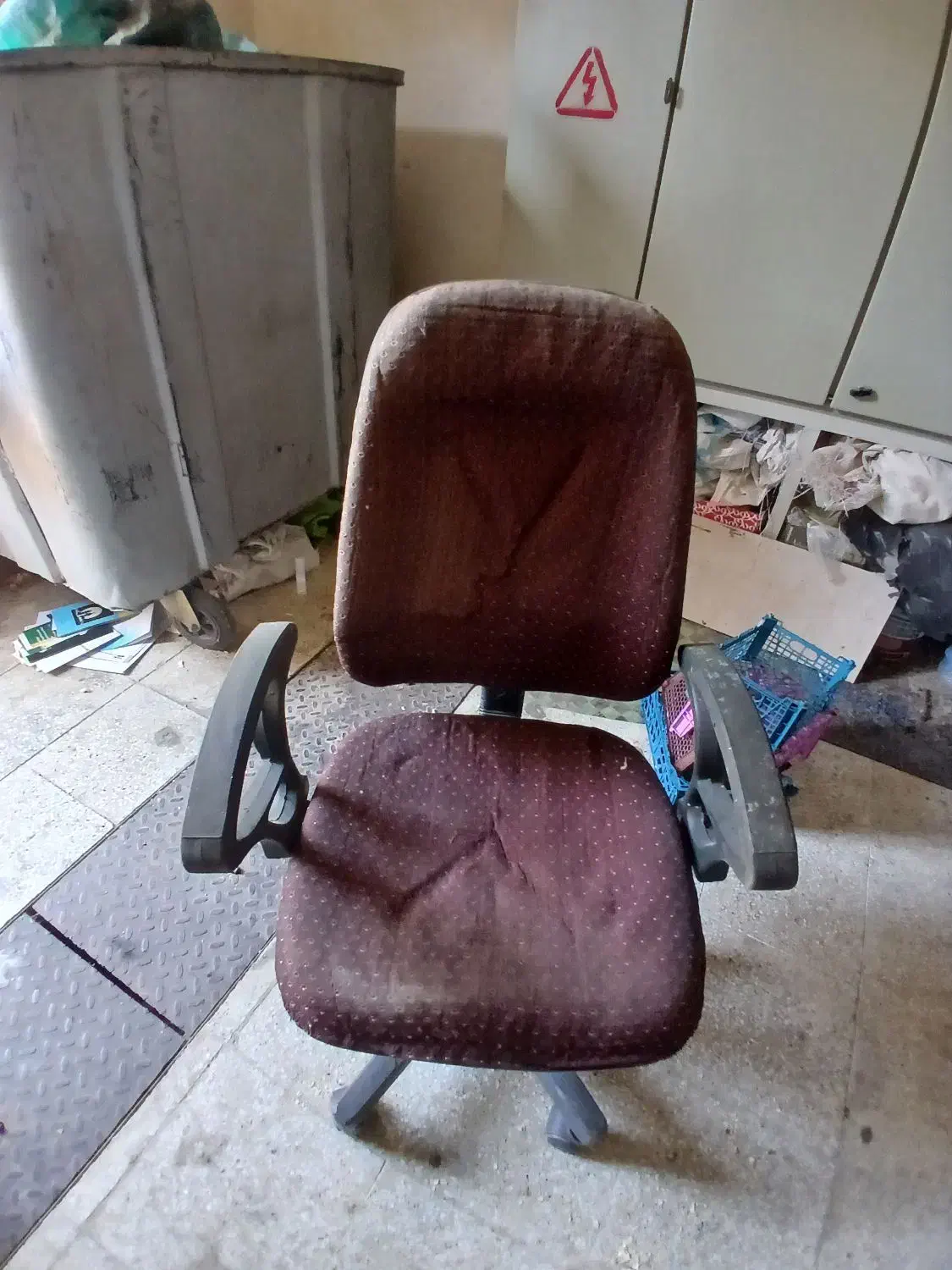 صندلی جکدار چرخی|صندلی و نیمکت|اراک, |دیوار