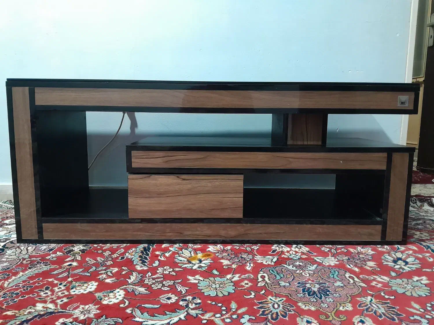 میز تلویزیون سالم بسیار تمیز|میز تلویزیون|قرچک, میرزائی شمالی|دیوار