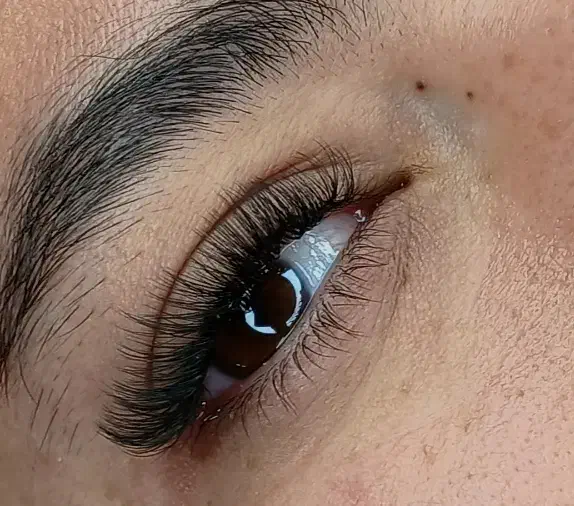 خدمات و آموزش اکستنشن مژه|خدمات آرایشگری و زیبایی|اصفهان, برازنده|دیوار