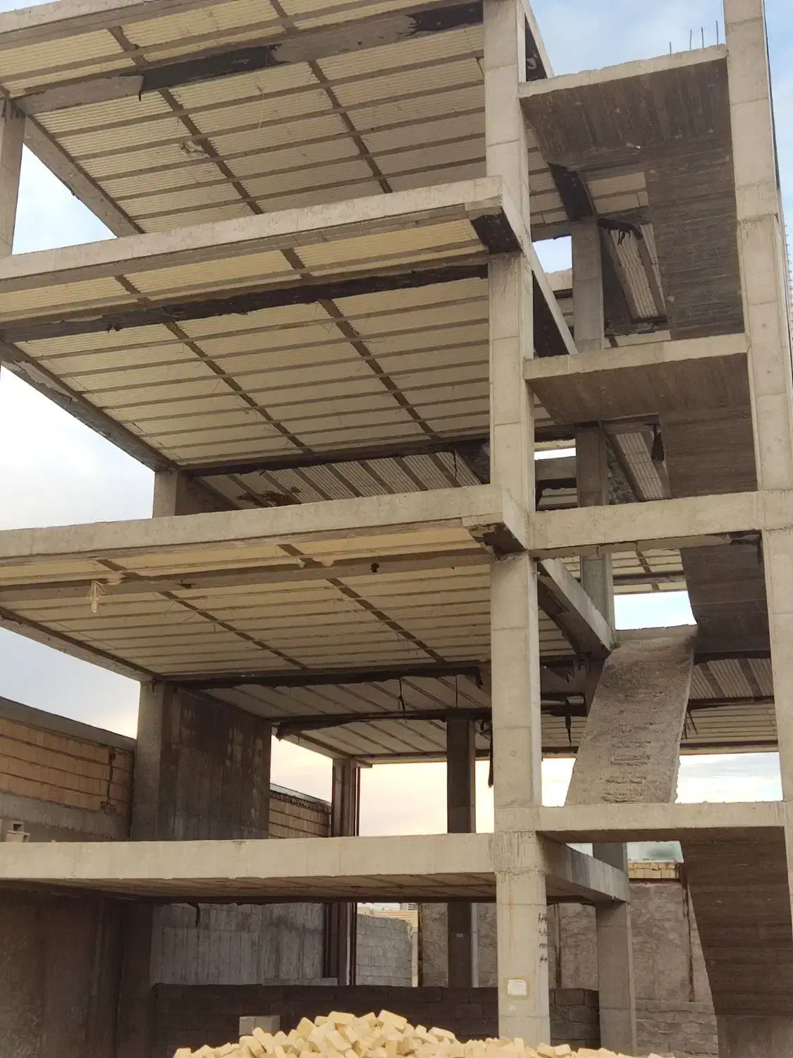 اجرای فنداسیون ستون سقف بتنی|خدمات پیشه و مهارت|سیرجان, |دیوار