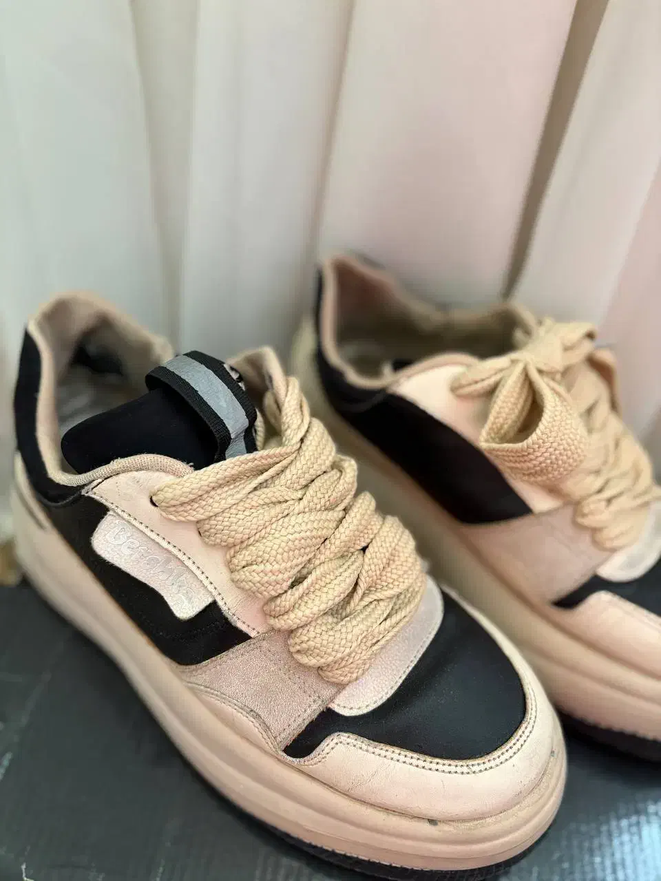 کفش برشکا|کیف، کفش، کمربند|یاسوج, |دیوار