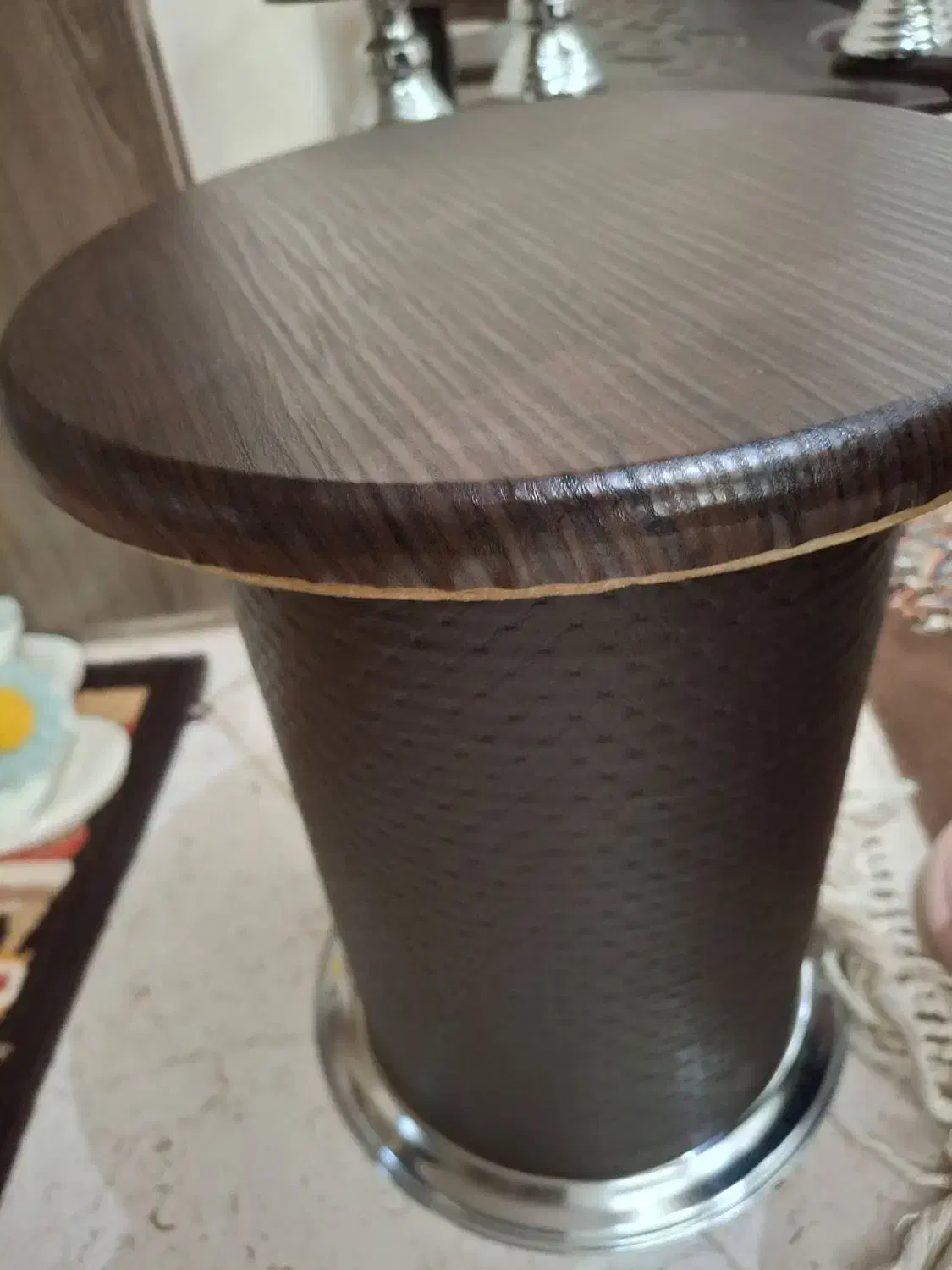 میز شیشه ای جلو مبلی بزرگ به همراه عسلی|مبلمان خانگی و میز عسلی|سبزوار, ولیعصر (نجار آباد)|دیوار