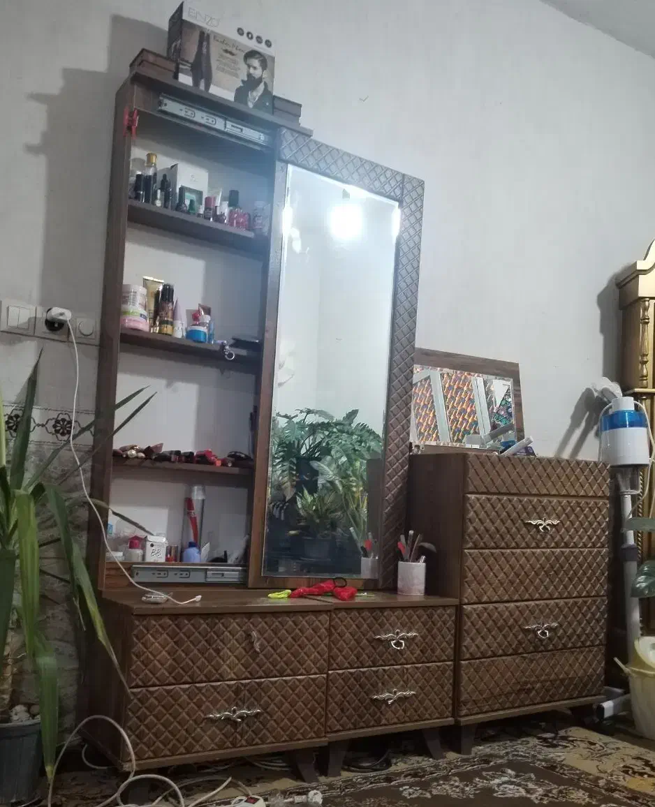 میز آرایشی و پاف و تخت اپلاسیون وصندلی اصلاح|آرایشگاه و سالنهای زیبایی|آبپخش, |دیوار