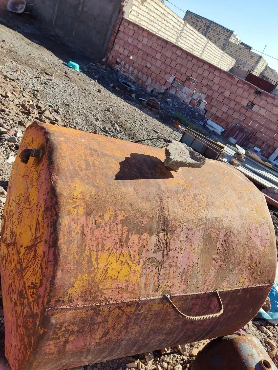 تانکر آهنی جنس خوب محکم|مصالح و تجهیزات ساختمان|بم, |دیوار