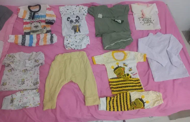 ۲۵ تکه لباس بچه 250 ت|کفش و لباس بچه|خرمآباد, |دیوار