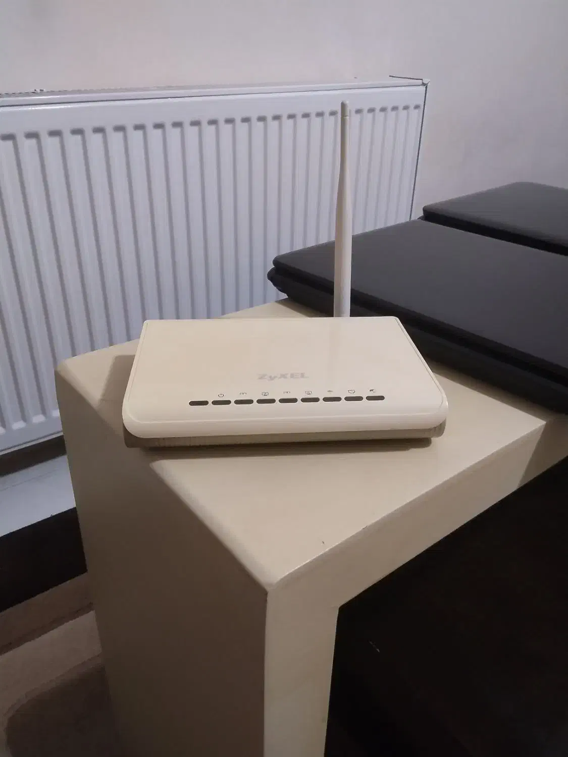 مودم adsl زاکسل|مودم و تجهیزات شبکه|پرند, فاز ۶|دیوار