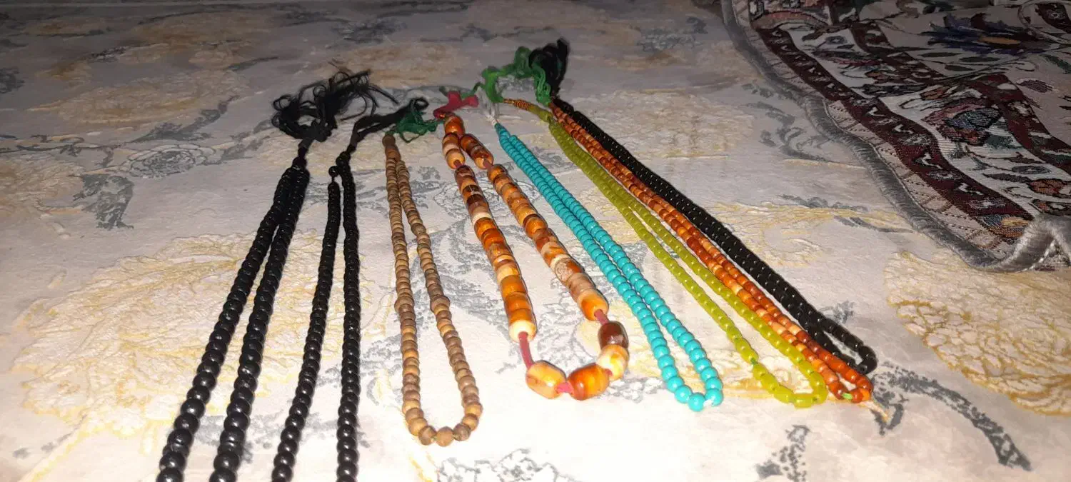 تسبیح قدیمی|کلکسیون اشیاء عتیقه|سنندج, |دیوار