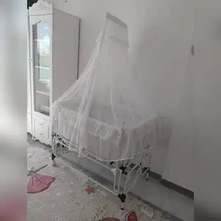 گهواره کنار تخت مادر فلزی|تخت و سرویس خواب|ابهر, |دیوار