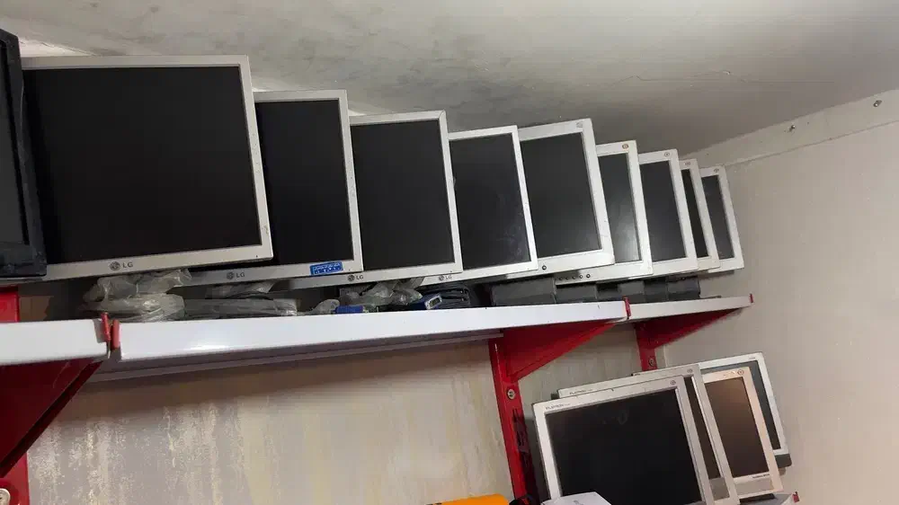 مانیتور۱۵اینچ عمده|قطعات و لوازم جانبی رایانه|ارومیه, |دیوار