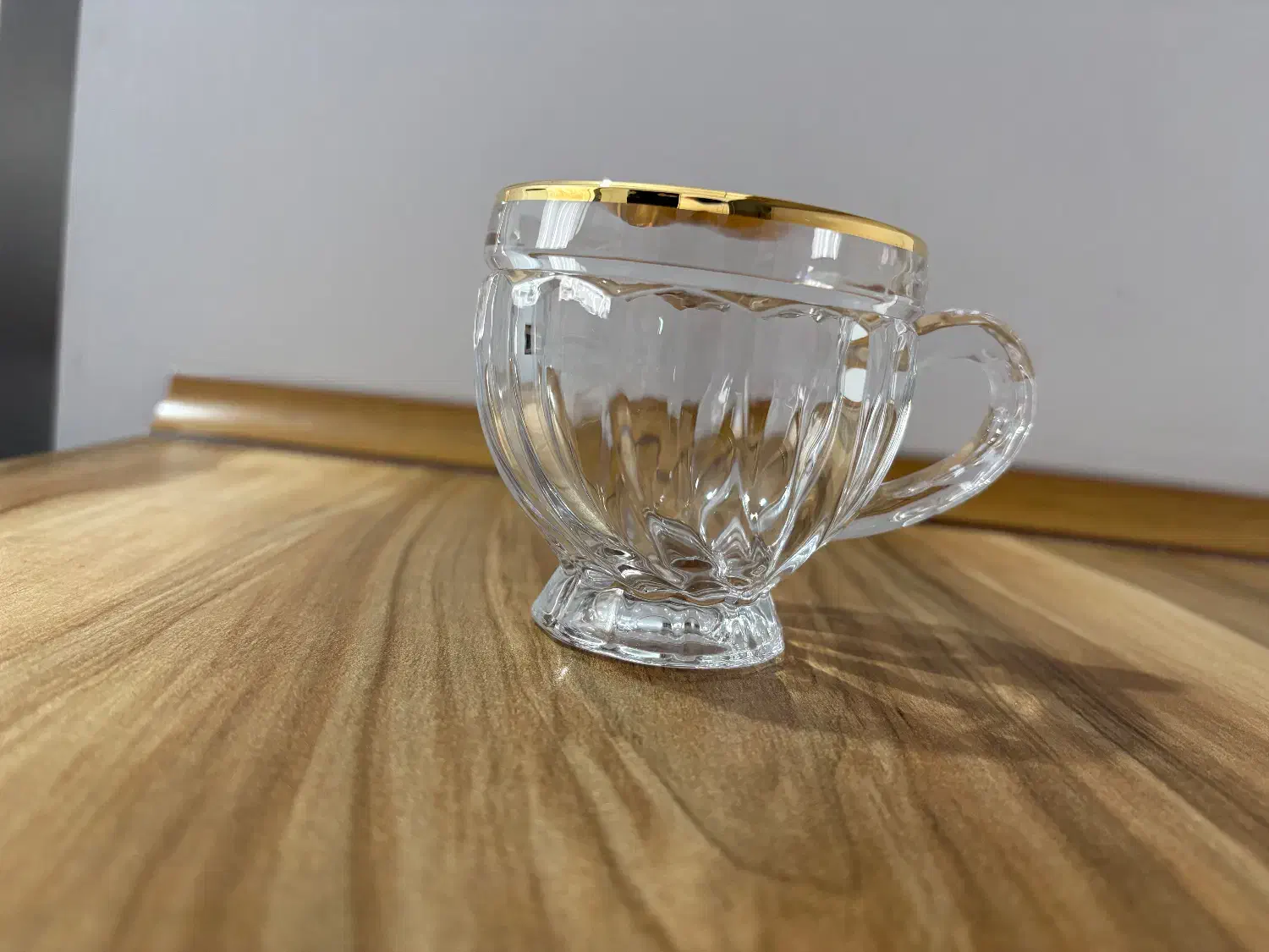 فنجان دور طلایی|ظروف سرو و پذیرایی|گلبهار, شهر جدید گلبهار|دیوار