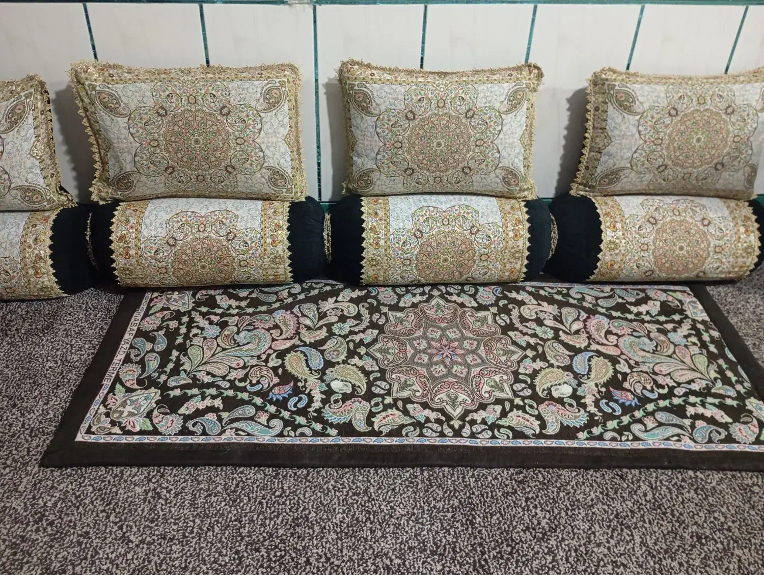 10عدد بالشت و 10عدد پشتی در حدنو|رختخواب، بالش، پتو|یاسوج, |دیوار