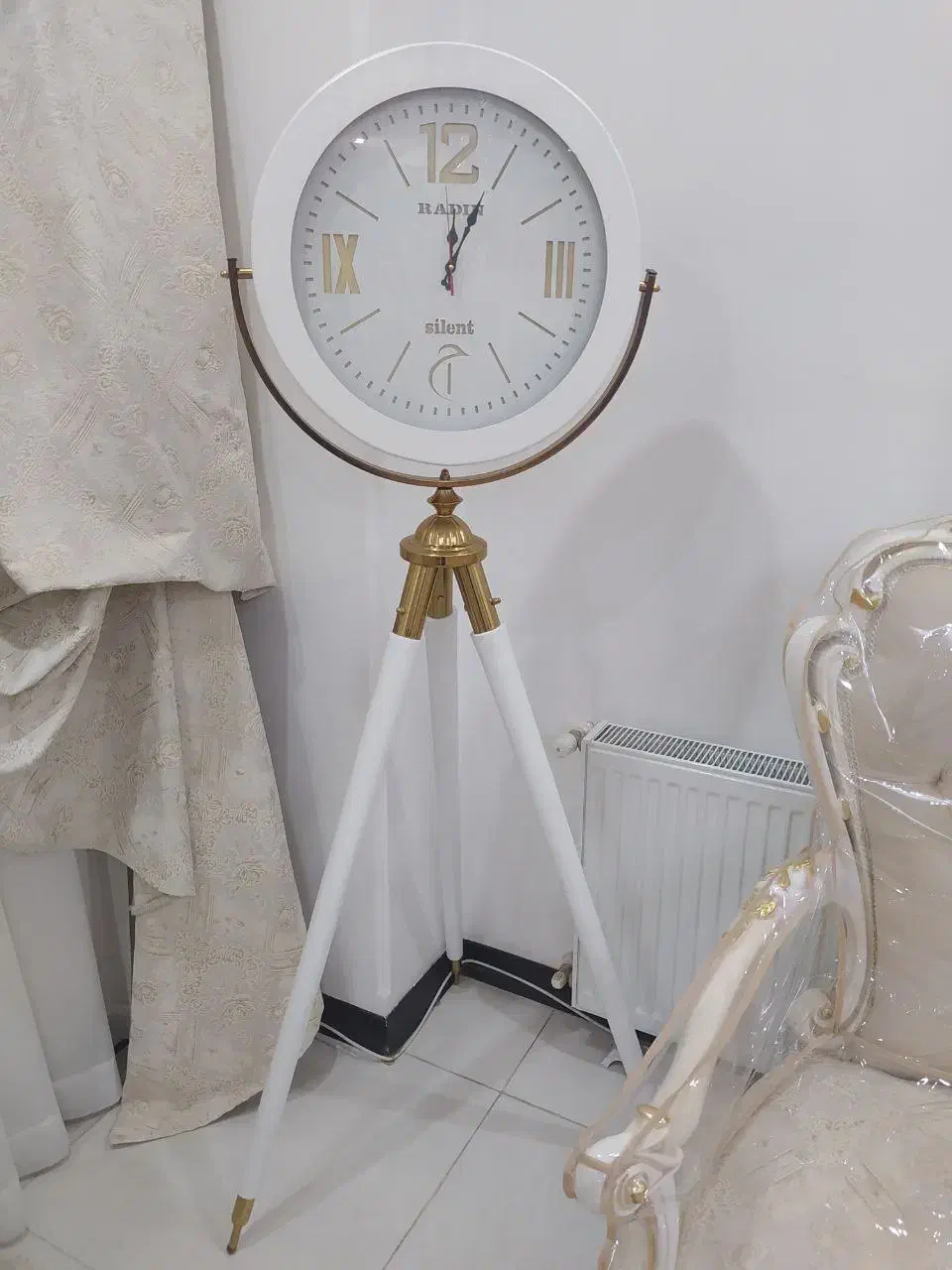 ساعت ایستاده|ساعت دیواری و تزئینی|قدس, شهر‌قدس|دیوار