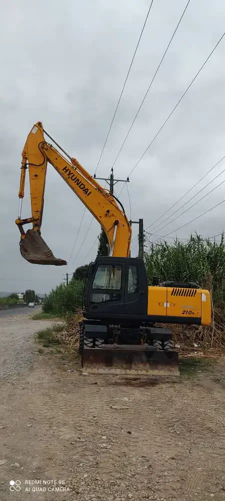 بیل هیوندای لاستیکی ۲۱۰|خودرو سنگین|تهران, آزادشهر|دیوار