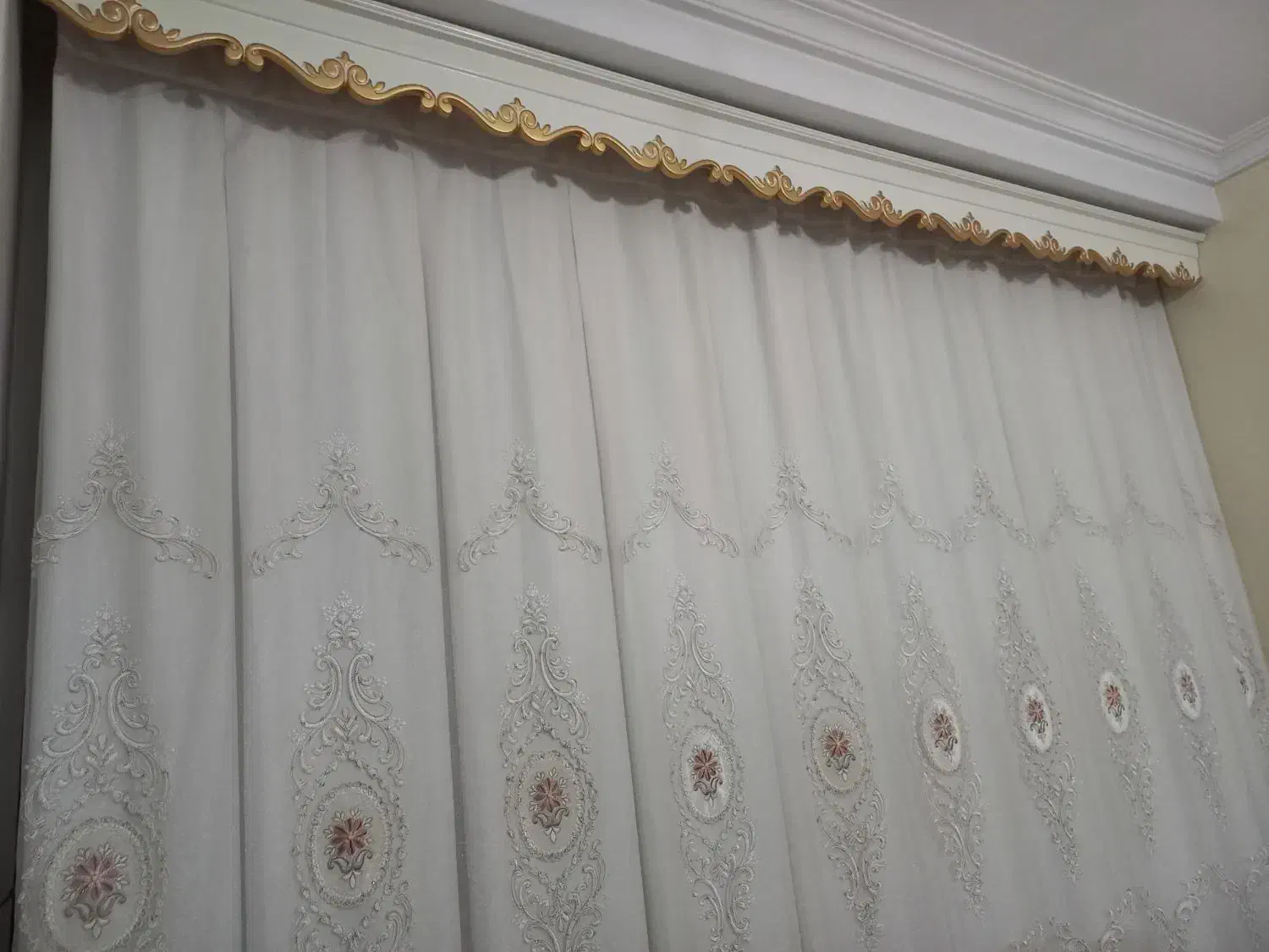 یک عدد پرده پذیرایی در حد نو|پرده، رانر، رومیزی|فردیس, فردیس|دیوار