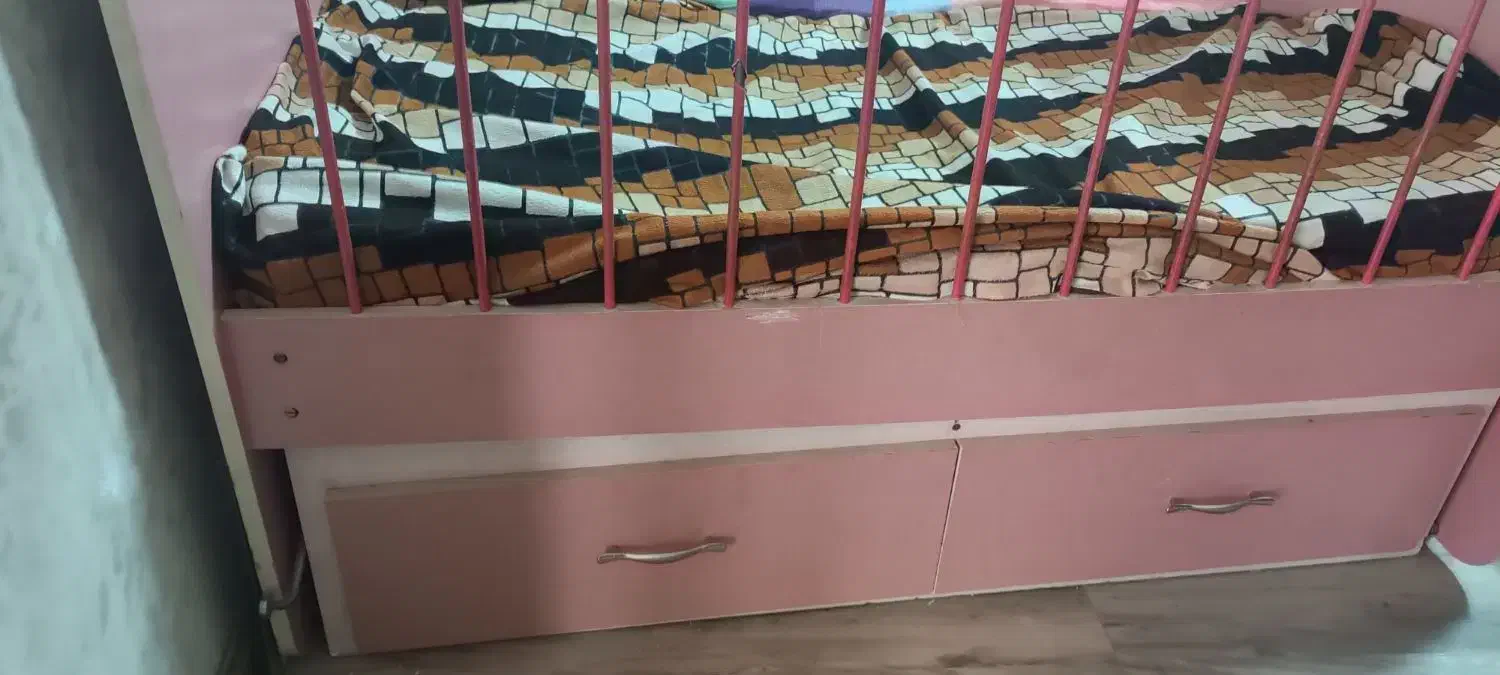 تخت کودک .|تخت و صندلی بچه|مشهد, عبادی|دیوار