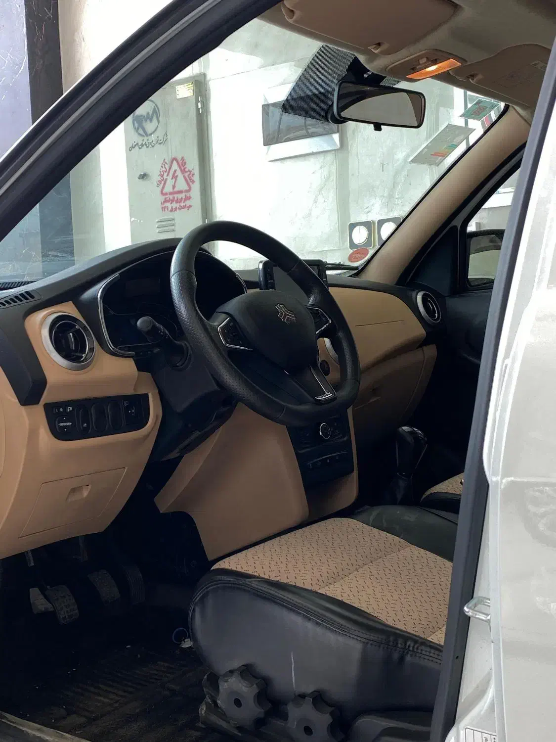 فروش ماشین ( اطلسg)  1404 بدون نقطه و توضیح بیشتر|خودرو سواری و وانت|نجف‌آباد, ویلاشهر|دیوار