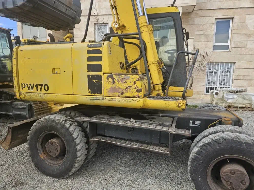 بیل لاستیکی کوماتسو ۱۳۰|خودرو سنگین|تهران, بلوار کشاورز|دیوار