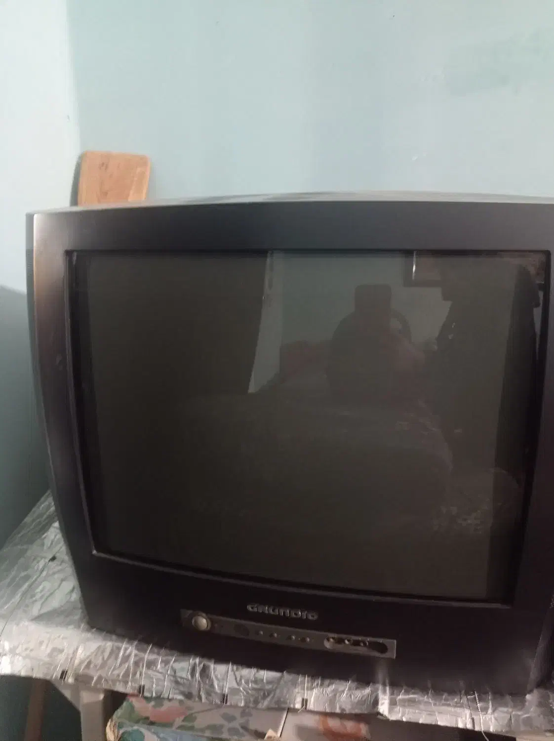 دوتا تلویزیون ۲۱ اینچ|تلویزیون و پروژکتور|خان ببین, |دیوار