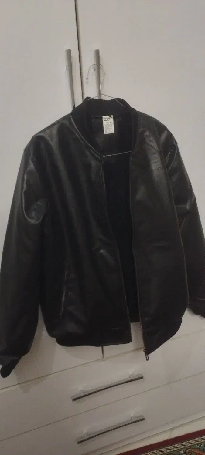 کاپشن چرم اصلی گرم گرم دار و کار شده آکبند مفت|لباس|شیروان (خراسان), |دیوار