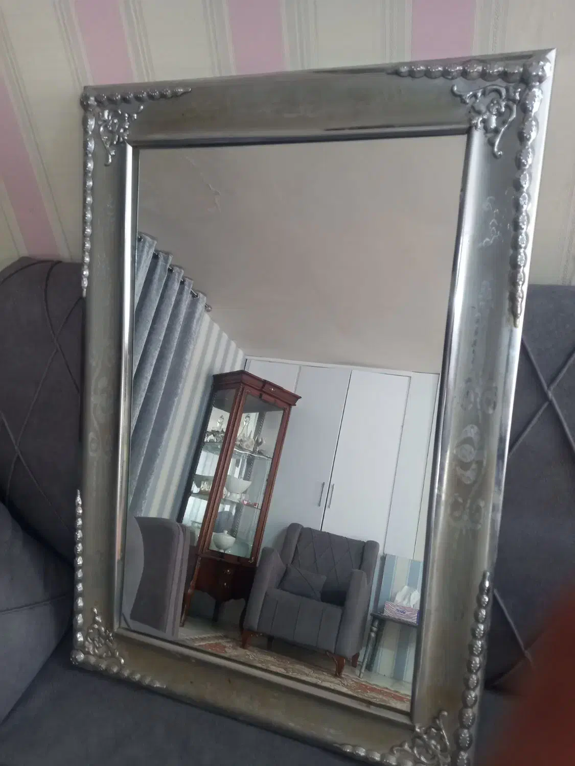 اینه تک|آینه|تربت‌حیدریه, پائین ولایت|دیوار