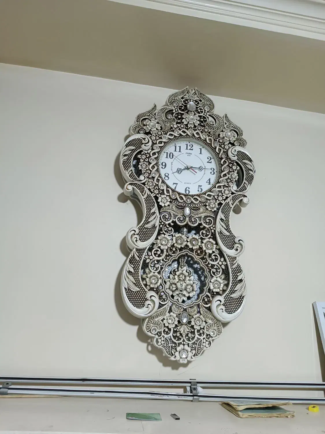 ساعت دیواری و مینی بوفه تمیز سالم|بوفه، ویترین، کنسول|شهریار, شهریار|دیوار