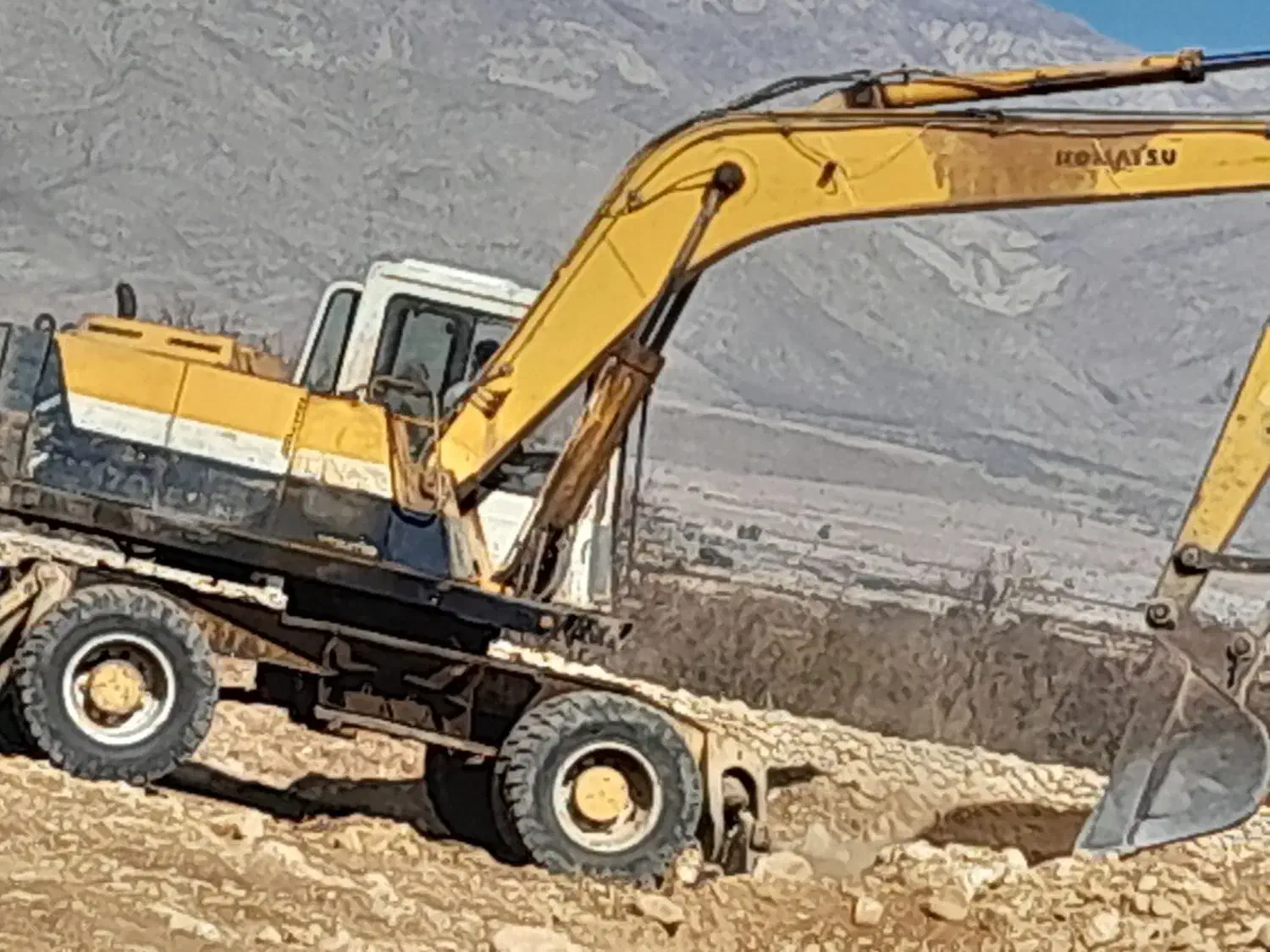 بیل لاستیکی  کوماتسوخط۵استثنایی|خودرو سنگین|میمند, |دیوار