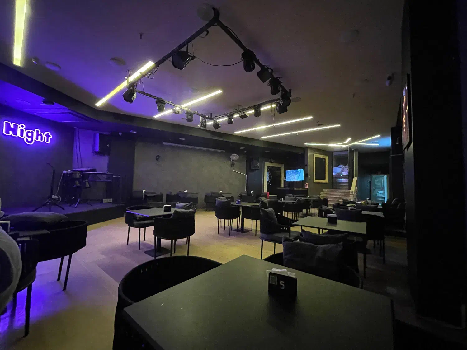 استخدام قلیان زن و نظافتچی|استخدام خدمات فروشگاه و رستوران|تهران, شهرآرا|دیوار