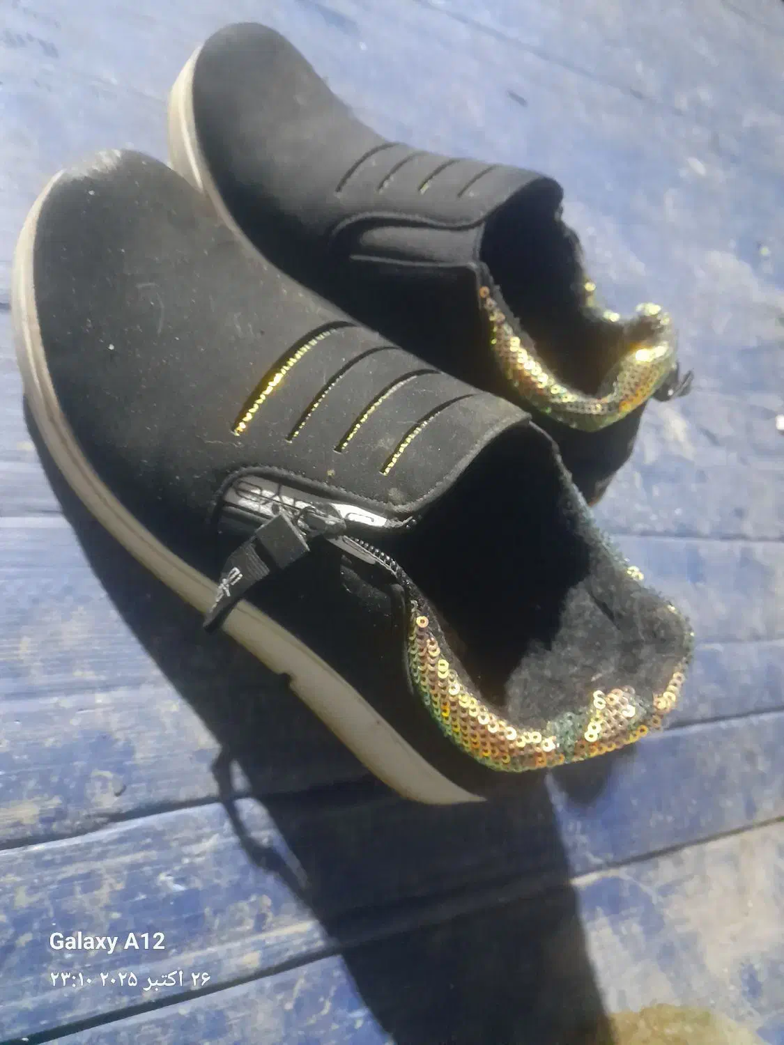 کفش|کیف، کفش، کمربند|رشت, عینک|دیوار