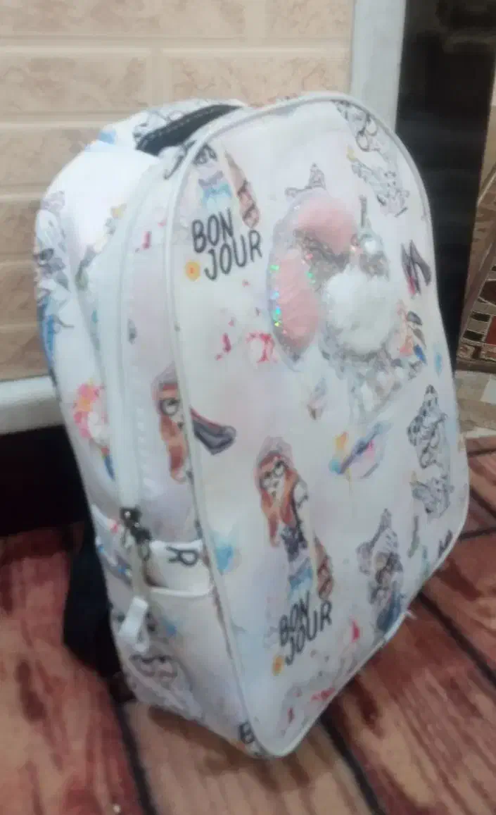 کیف|کیف، کفش، کمربند|اشتهارد, |دیوار