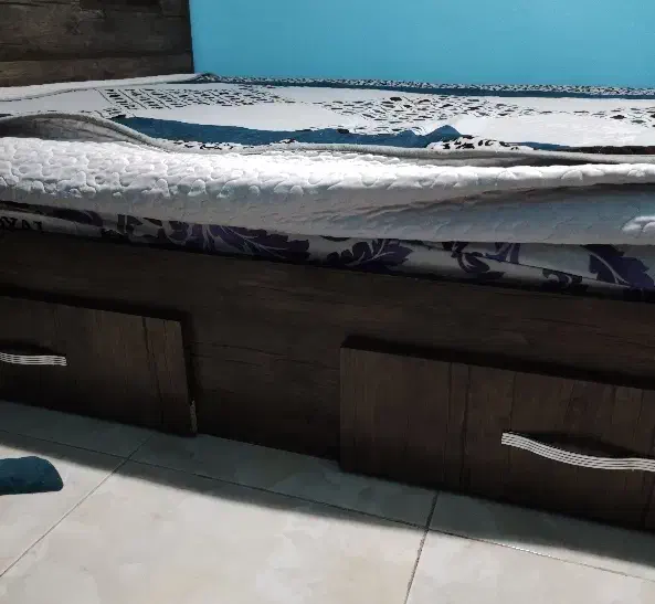 تخت دونفره(کپشن رو بخونید)|تخت و سرویس خواب|رشت, کوی مهر|دیوار