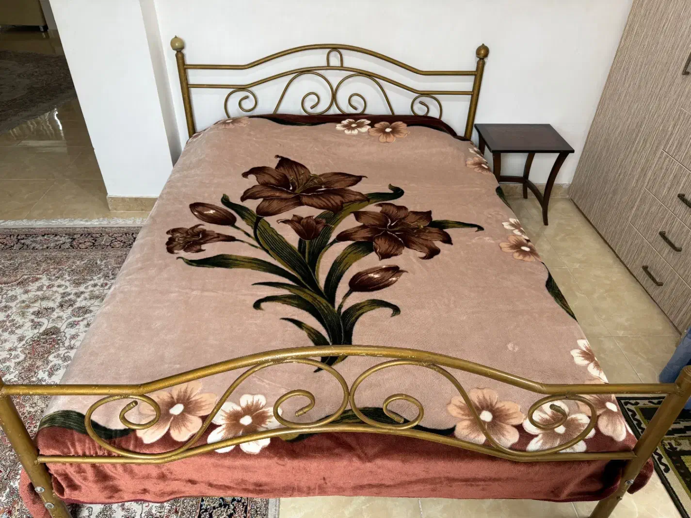 تخت و تشک دو نفره و تشک یک نفره و تشک نوجوان|تخت و سرویس خواب|چاف و چمخاله, |دیوار
