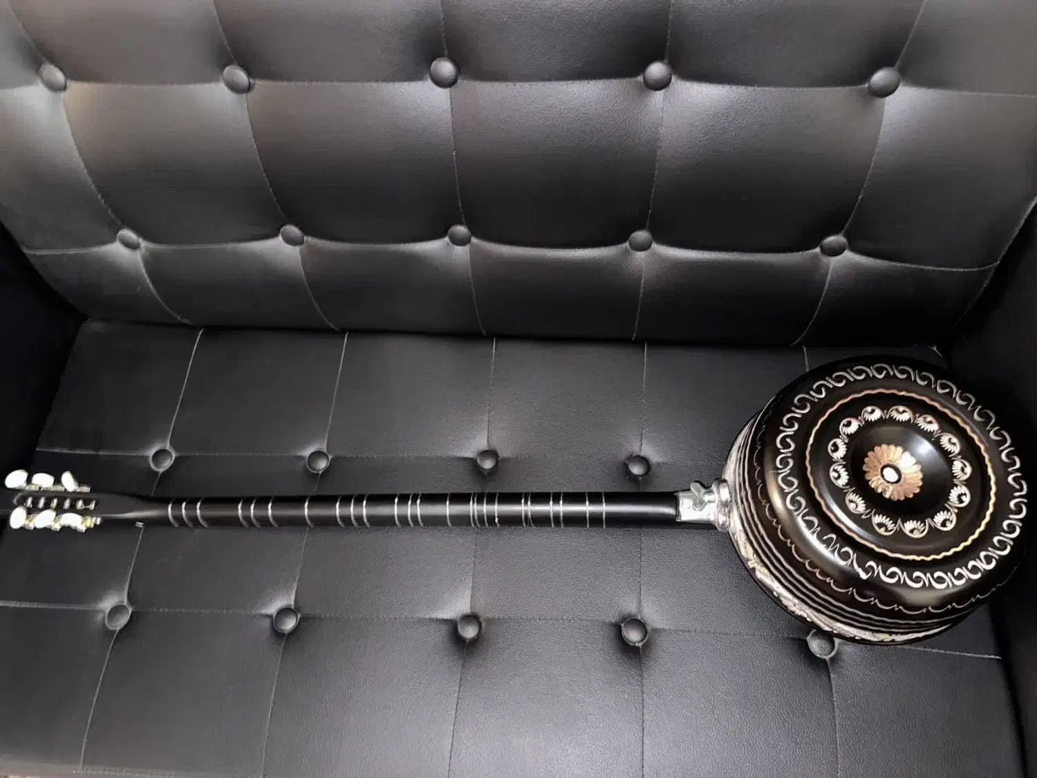 جمبوش دسته باغلاما|سازهای سنتی|یزد, |دیوار