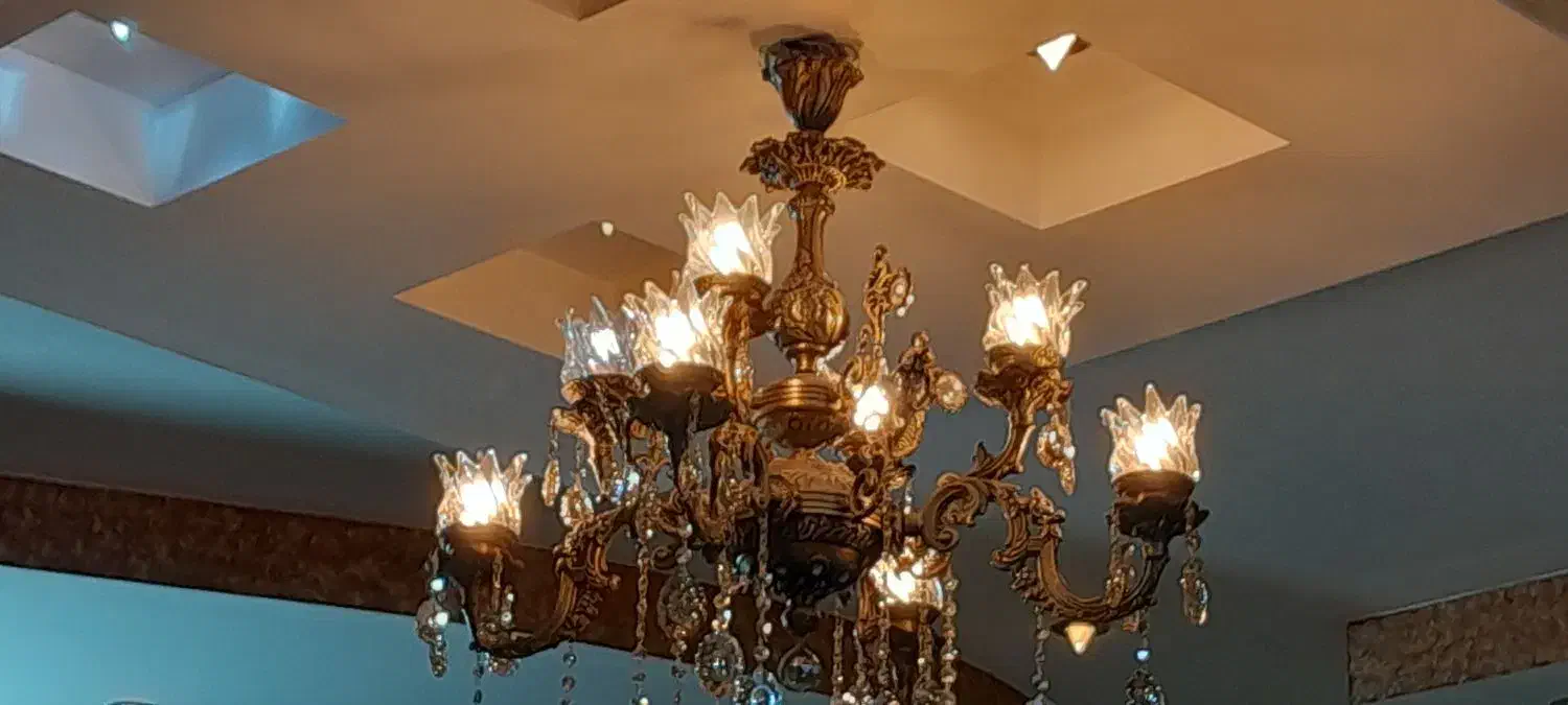 لوستر رنگ انتیک سالم نو۴شعله دوتایی|لوستر و چراغ آویز|مشهد, هفت تیر (حافظ)|دیوار