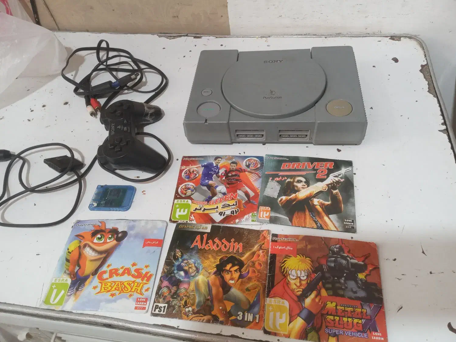 سونی یک کاملا سالم همراه دسته بازی پنج عدد سی دی|کنسول، بازی ویدئویی و آنلاین|اردبیل, |دیوار