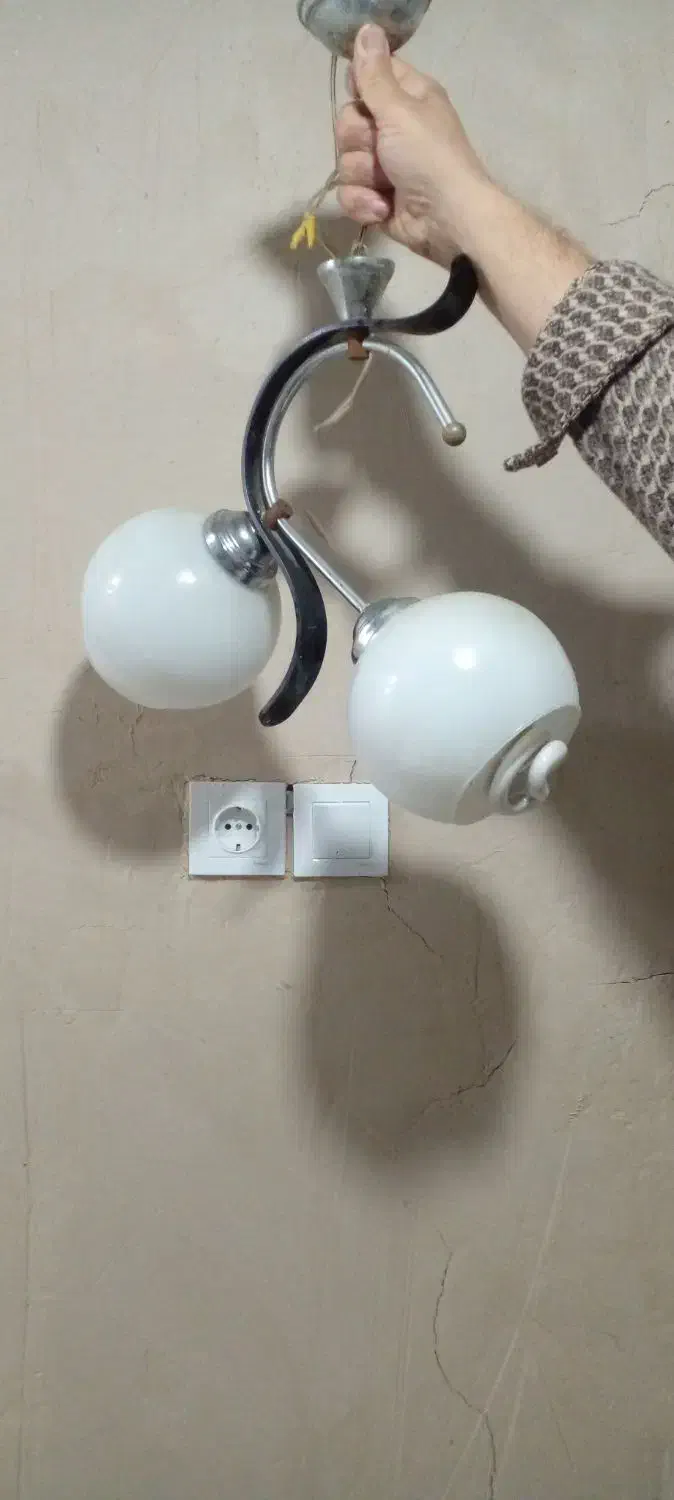 چند عددلوستر زیبا و بزرگ و کوچک سالم و بی عیب مفت|لوستر و چراغ آویز|سقز, |دیوار